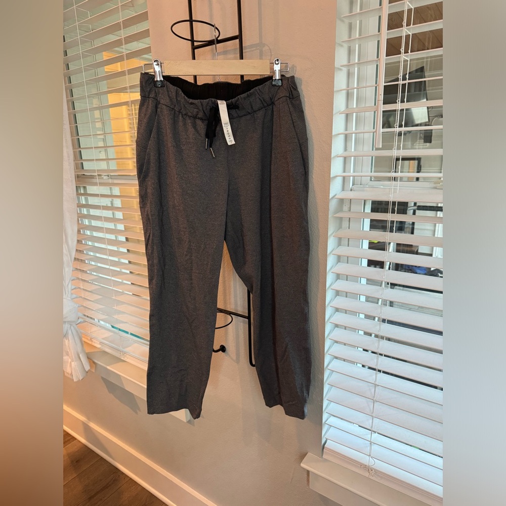 Lululemon size 6 joggers